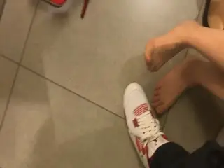品福利-网传某高校女神级性感气质校花美女和富二代男友逛商场买鞋子时在店里偷偷口口性爱自拍外泄.真美!