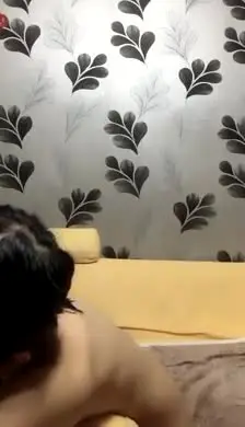 顏值不錯貧乳萌妹子現場直播與兩老鐵粉絲玩3P遊戲_前後壹起玩再扣逼自慰_太刺激了