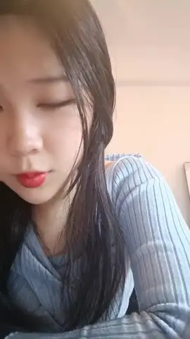 韩系网红女神刚下海！送礼物全裸自慰收费房！从下往上视角揉搓骚穴，掰开看菊花，扭腰摆臀
