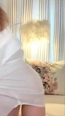 高颜值长相甜美纹身妹子跳蛋自慰秀苗条身材沙发上张开双腿跳蛋摩擦呻吟
