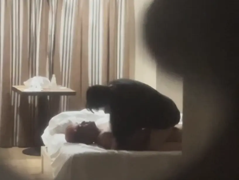 ✅猫眼偷拍✅隔门偷窥大学生电竞酒店内疯狂做爱(9)✅