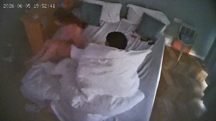 上帝视角 6-6 大姐有一对巨乳 还有这么浑圆肥大的屁股 男人不太会用真浪费 搞得大姐都逼痒自己抠了