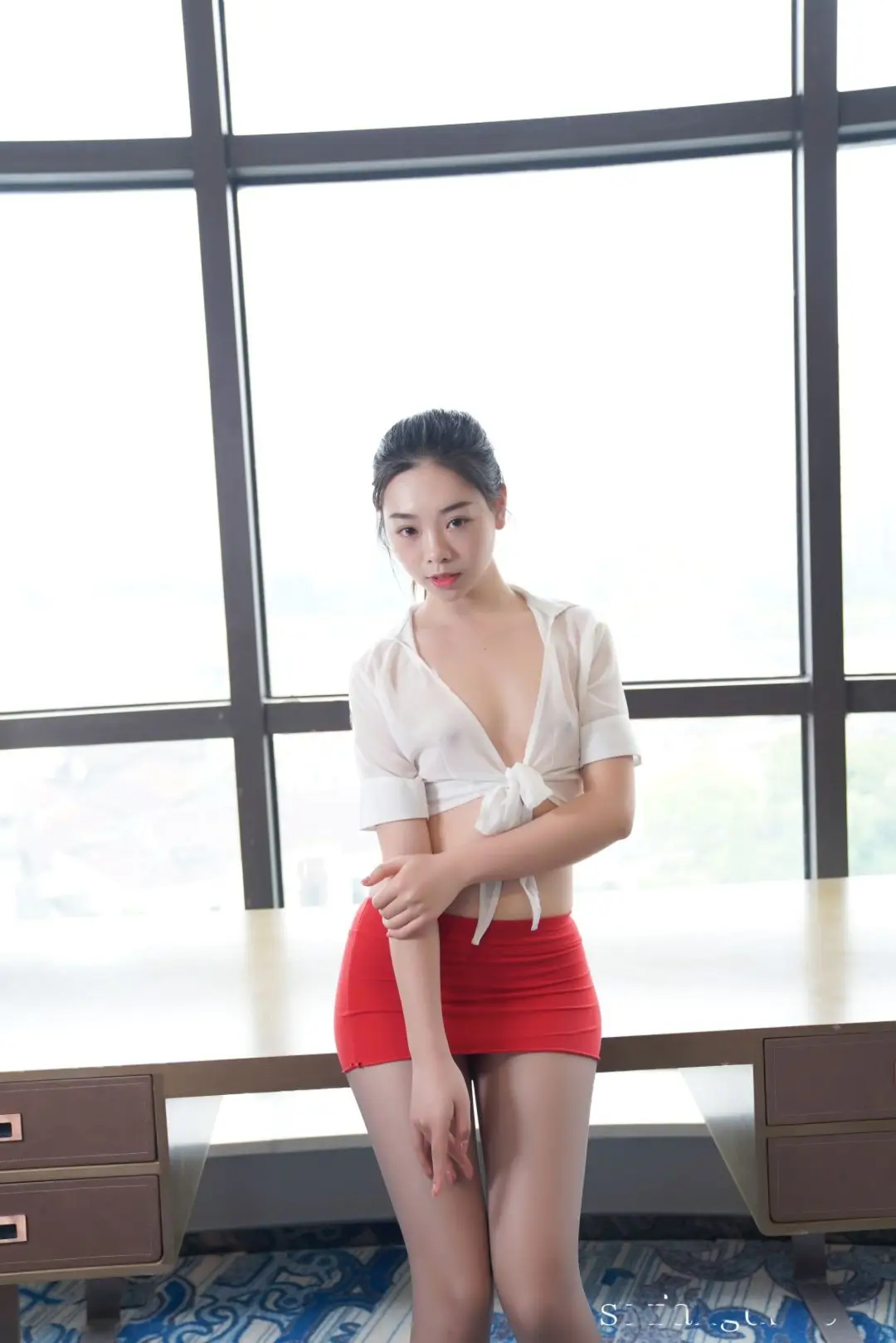 ஐ丝拍系列ஐ眼镜甜妹娇娇 大尺度S级套图+摄影师玩穴视频