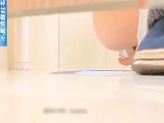 网曝猎奇重口稀缺资源 -牛逼大哥厕所偷拍五十位高颜值美女，空姐，老师，护士，各种制服高颜值女神 一网打尽