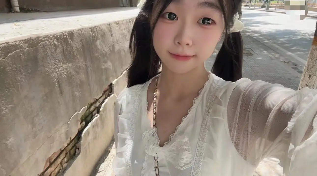 05大二反差女友【小朵】付费福利
