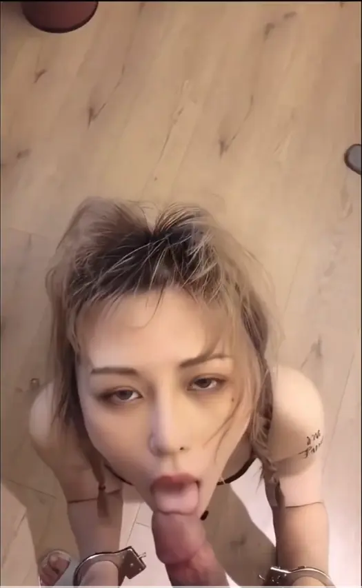 人间肉便器爱心脐钉诱惑 骚穴肛塞双插 车震高潮喷水角色扮演