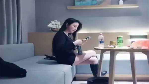 文轩探花：极品巨乳尤物蜜桃臀，被狂操到骚穴高潮淫叫不止