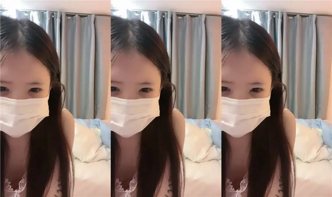 小虎牙，纯欲系美少女，全裸大尺度，震动棒玩嫩穴，翘起双腿抽插，自己慢慢享受，极度诱惑