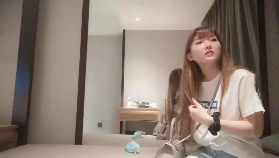 约了个长相甜美挺嫩萌妹TP啪啪，口交舔弄上位骑坐侧入猛操，呻吟娇喘非常诱人
