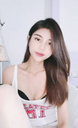 漂亮眼睛有点像混血红唇美女  露臀白网袜电臀诱惑  拨开内裤露多毛小穴  手指拍打大量出水  顶级美腿玩一年