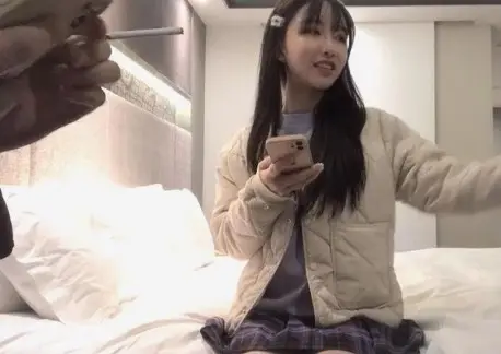 有点初恋感觉的嫩嫩小美女约到酒店脱掉衣服后身材出乎意料的诱人，软软风情揉胸舔穴抽插娇吟感觉很美