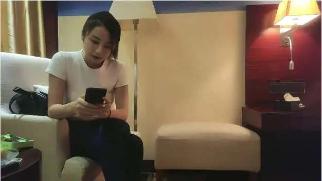漂亮大奶小姐姐 后面你太牛逼了 我一紧张就会很紧 身材苗条大长腿 大哥扶腰后入逼逼一夹就缴械