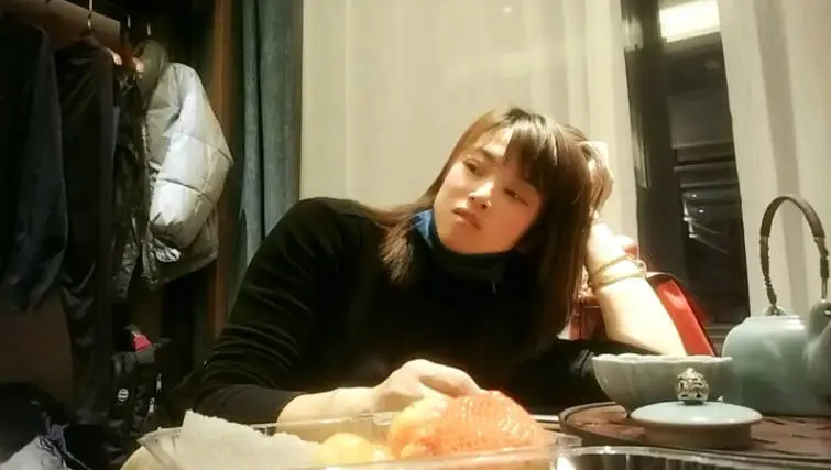 【良家故事】，泡良最佳教程，出轨小少妇，先谈感情搞热气氛，裸体相见交合高潮，被干得鬼哭狼嚎超牛逼