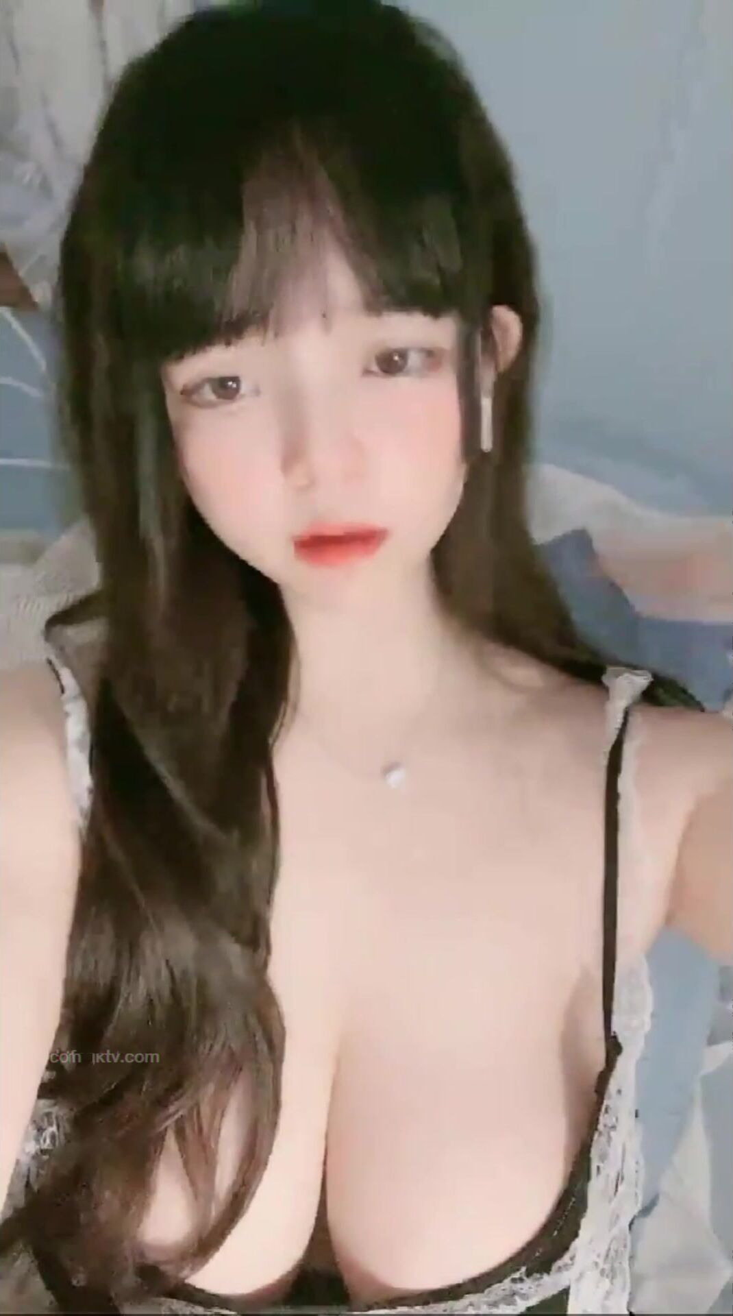 童颜巨乳『肉肉』高价一对一 粉逼蜜臀 白虎馒头逼 激情互动 扒逼特写 扣逼紫薇