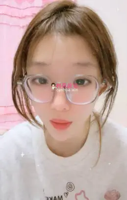 乖巧颜值眼镜妹妹！居家小秀一波！一线天微毛肥穴，跳蛋塞入翘起屁股，小穴非常粉嫩