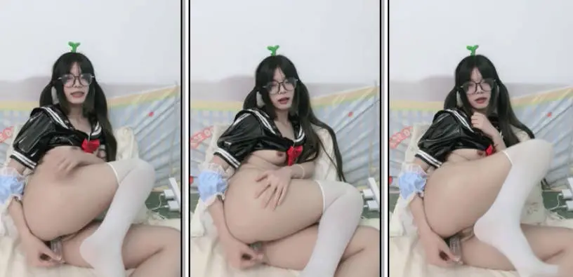 双马尾四眼学妹【小格喵呜】太纯了 极品美乳翘臀粉嫩骚逼一线天 好美 跳蛋道具自慰 (6)