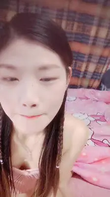 寂寞美少妇床上发骚！自摸道具捅穴！黑丝美腿高跟鞋，骑乘位深插，娇喘呻吟太骚了，搞的炮友受不了来草