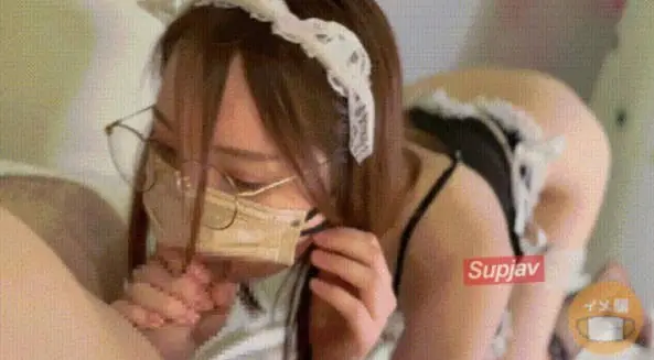 反差女大小母狗『三岁小宝宝』这次我换的这装束，是男主要求的，戴眼镜比较斯文的大叔 不像之前的那些 很猥琐