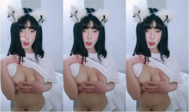 清纯尤物美少女！外表呆萌超嫩！收费房大尺度，情趣内衣透视，美乳肥臀，跳蛋玩弄小穴