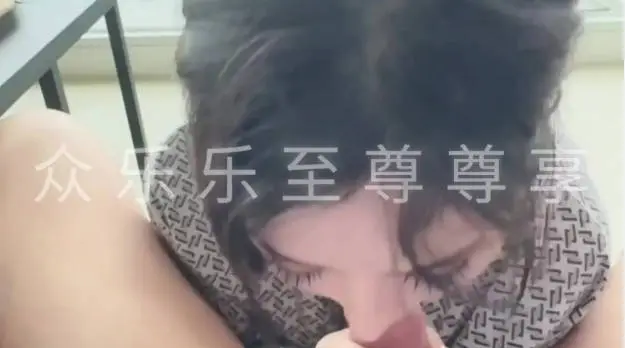 射爆！！专攻高颜值网红台湾泡良大神「郑原创」FO私拍，高人气颜值网红，忘我吃鸡鸡吃了一半，要求要接吻，骚到融化！