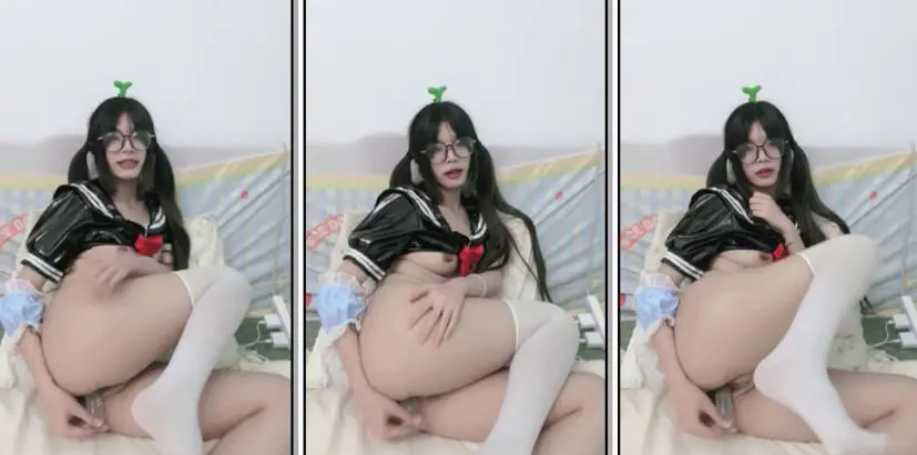 双马尾四眼学妹【小格喵呜】太纯了 极品美乳翘臀粉嫩骚逼一线天 好美 跳蛋道具自慰 (3)