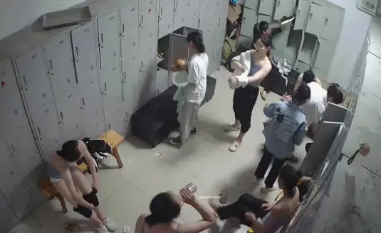 黑客破解舞蹈学生更衣室