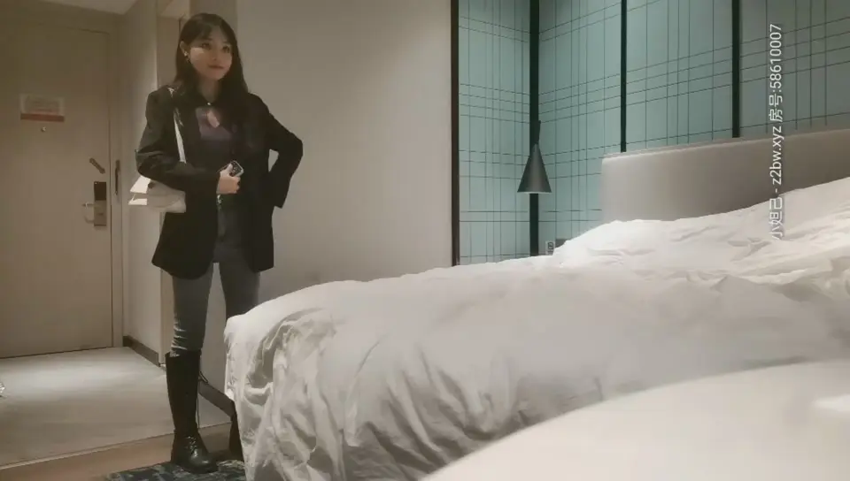 清纯00后美少女，害羞温柔甜美，娇嫩胴体暴力摧残，轻声娇喘格外诱人