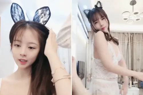 妖妖和兔兔颜值姐妹花！桌子上一堆道具挑选！穿戴玉米假屌，吸上震奶器，埋头舔逼假屌骑坐