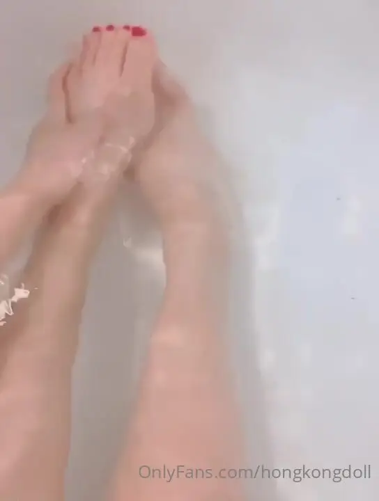 OnlyFans 玩偶姐姐 晨浴