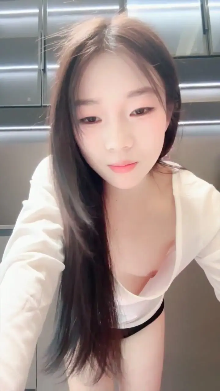清纯少女下海【吧啦】明星颜值 嫩穴翘臀 边跳边脱光~抠逼自慰~大屌狂插 淫叫声声声不息 (4)