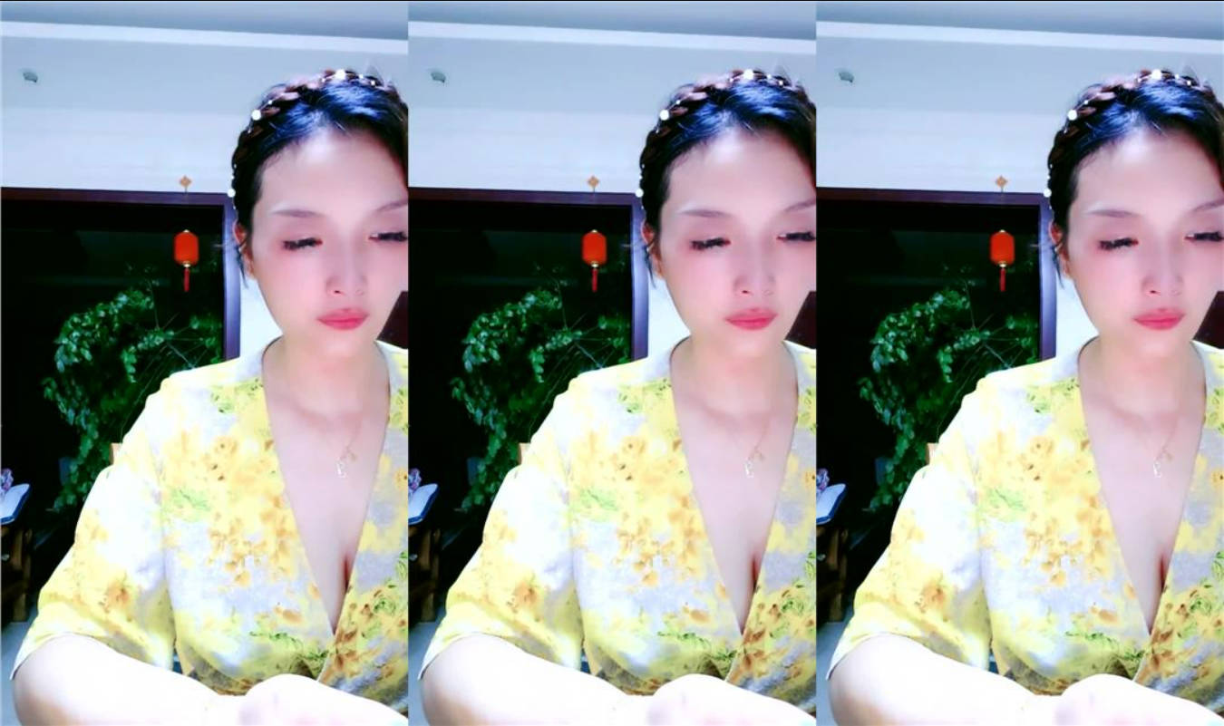 三甲医院，真实女医生，【少妇娜姐】，上班跟同事聊天的同时，玩跳蛋 自慰喷水，三点尽露