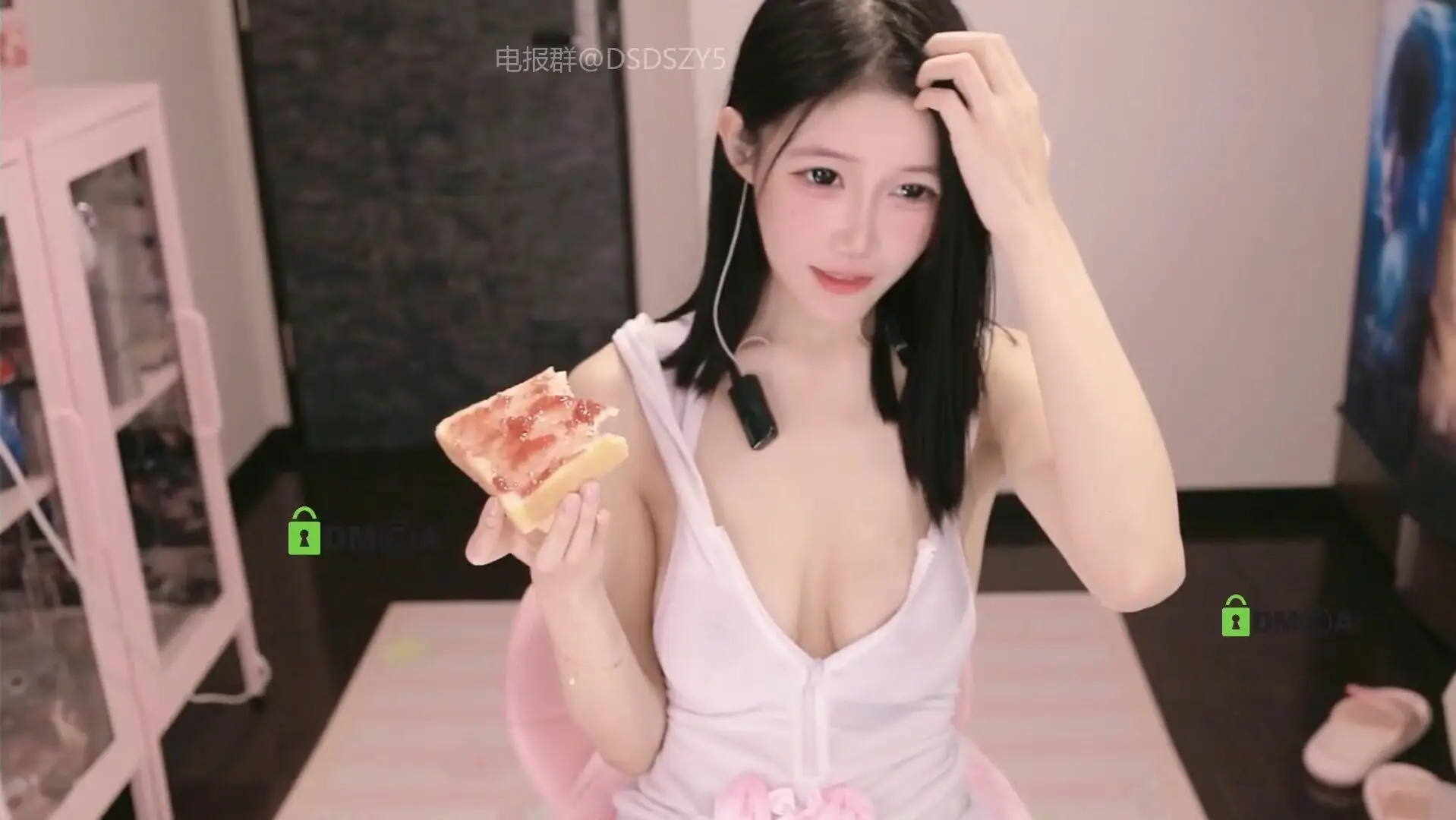 颜值嫩妹【nide_xiaogou】阿黑颜妹子、极品高颜大奶嫩妹 诱惑裸舞、乳夹深喉11(2V)