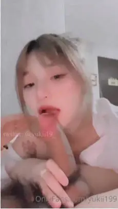 漂亮大奶美眉 在家和小女友吃鸡啪啪 身材不错 大奶子粉鲍鱼 被无套输出 射了一肚皮