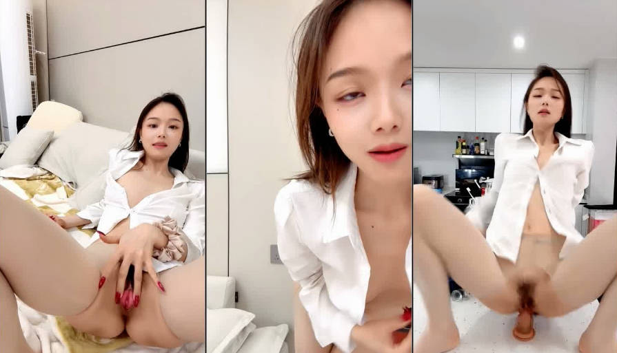 可以一字马玩逼的极品少妇，丝袜露脸情趣兔女郎一个人精彩大秀直播，各种玩逼道具抽插，浪叫呻吟表情好骚啊
