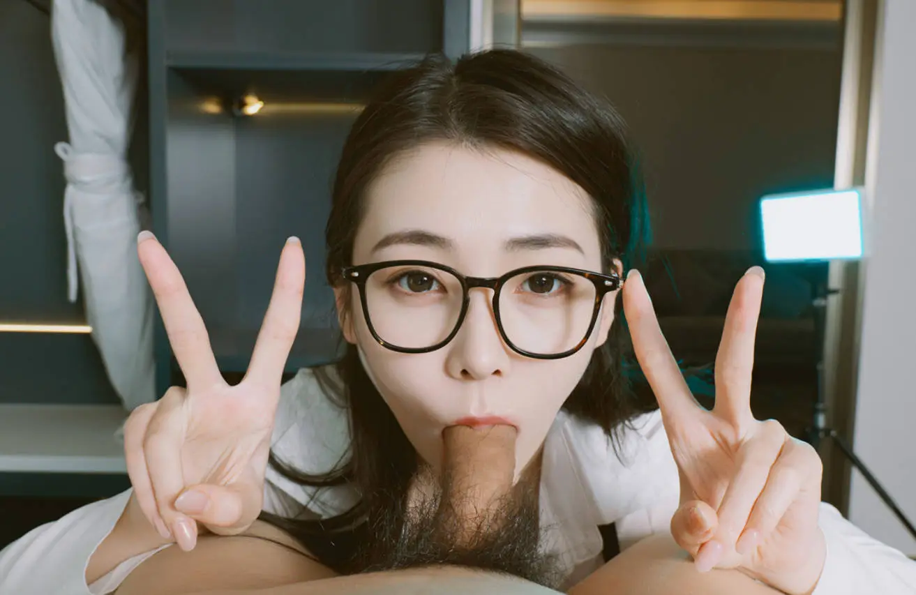 2026年3月最新，【FENDSON作品】，第四期Graduate，毕业女大学生的人体，半露脸，玉体每一处细节都不放过