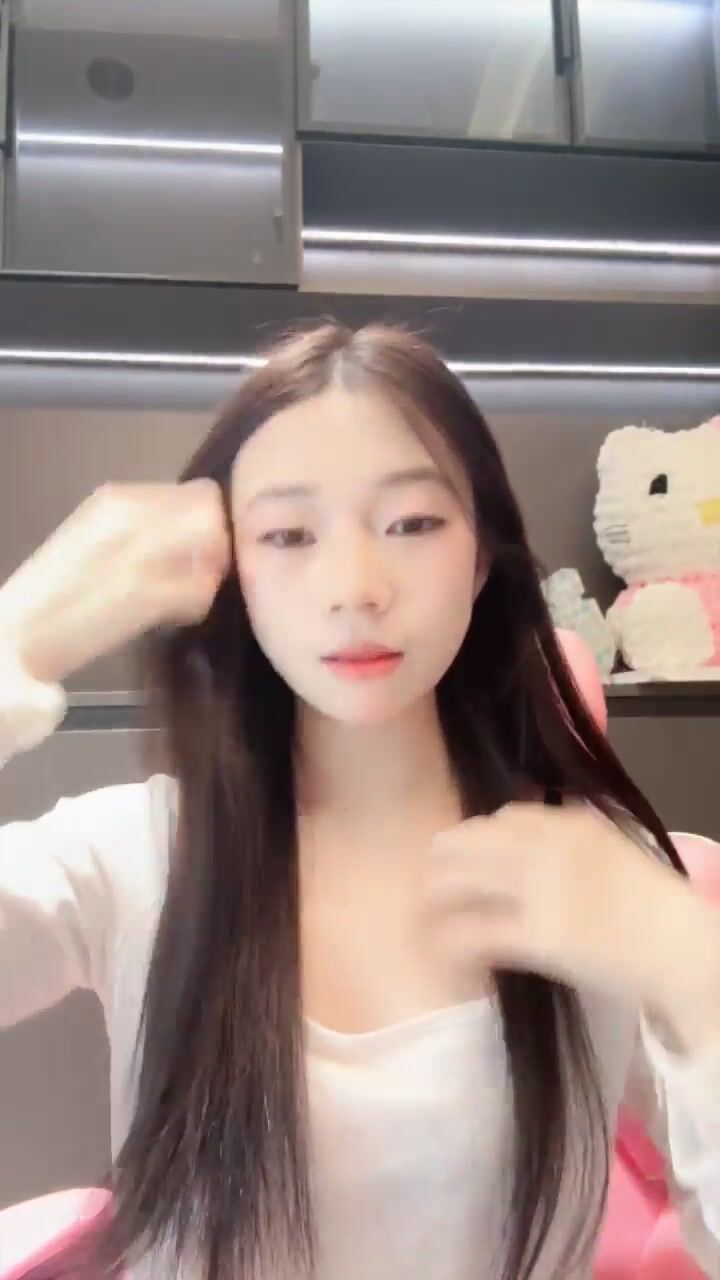 清纯少女下海【吧啦】明星颜值 嫩穴翘臀 边跳边脱光~抠逼自慰~大屌狂插 淫叫声声声不息 (5)
