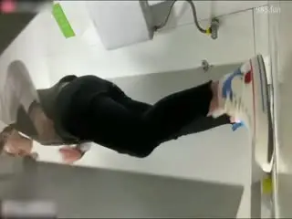 厕窥4K超清舞蹈艺校厕拍舞蹈生们撒尿合集