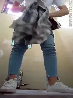 高清全景厕拍超嫩嫩妹良家少妇超近视角