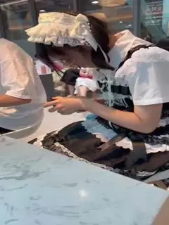 【高清街拍】LO娘学妹透明骚内，露出蝴蝶B，还流爱液！