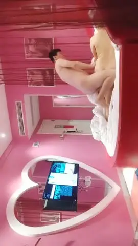2021-10-6 全网探花约良家熟女情趣酒店啪啪,被窝里拉起来再来一炮,扶着大屁股抽插,正入大力猛操