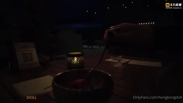 与漂亮姐姐出游一整天回到家打王者打到一半竟勾引我做爱！