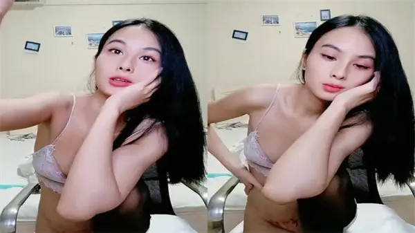 黑丝苗窕贫乳痴女左右开弓吃鸡玩3P