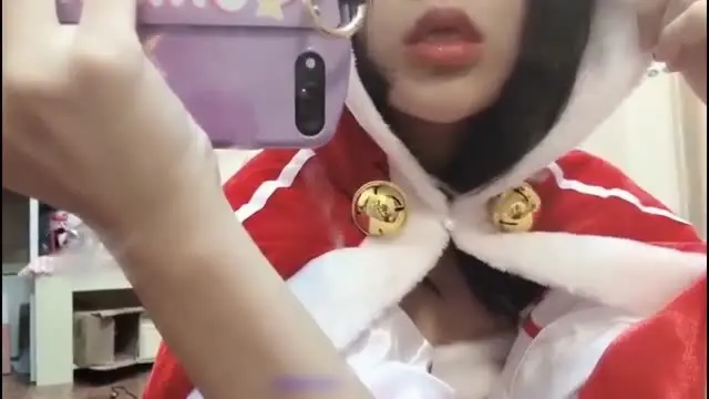 露脸校花女神给土豪当母狗