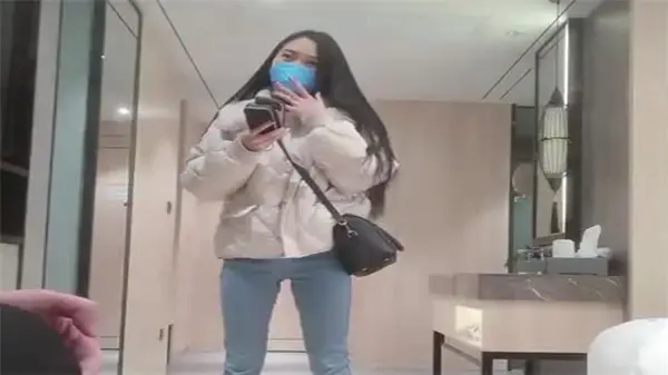 约炮绿衣苗条嫩妹，爆操内射啪啪作响