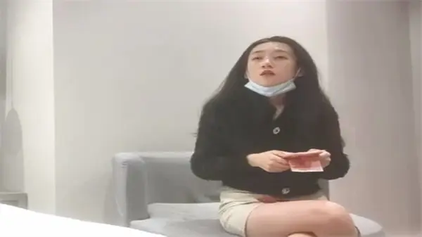 重炸弹利哥探花：极品网红大长腿高清内射