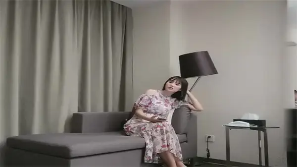 大叔约炮170cm极品颜值长腿美女，白嫩巨乳颤动，身材火辣！