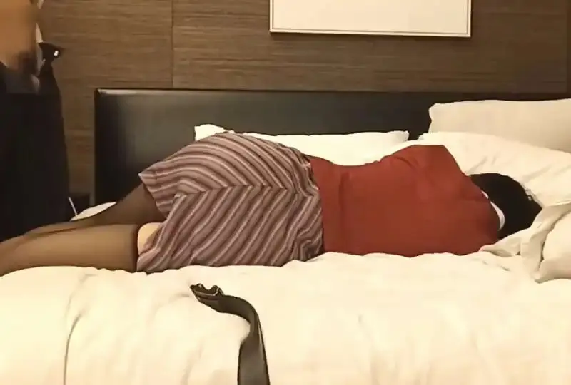 电梯搭讪高挑气质空姐