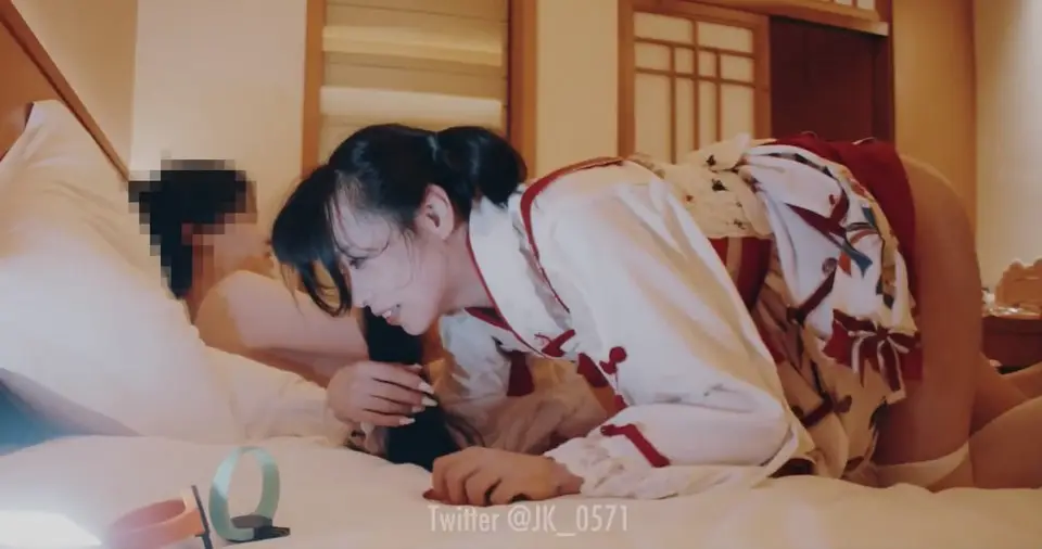 推特偷拍门！健身教练撩妹大神私约萝莉少女，和服JK制服双重诱惑遭暴力猛干！