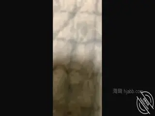 ✿绿意盎然✿趁大哥出差不在家让嫂子穿上情趣制服肏得嫂子淫水直流求饶边艹边挤出鲜甜的奶汁小声点别让邻家听到第02集