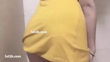 易直播软软私拍福利，极品短裙浴室挑逗